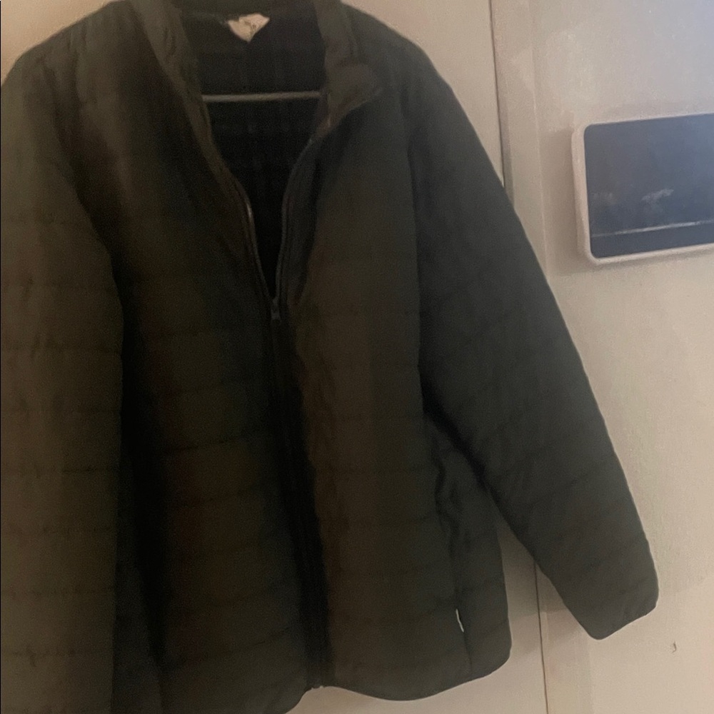Men's Quilted Puffer Jacket with Flannel Lining. - Picture 5 of 12
